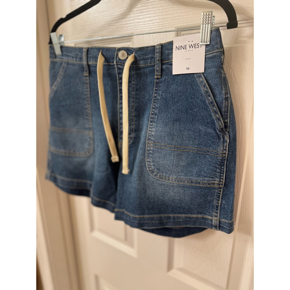 NWT NINE WEST Denim Shorts Size 10 - Picture 1 of 6